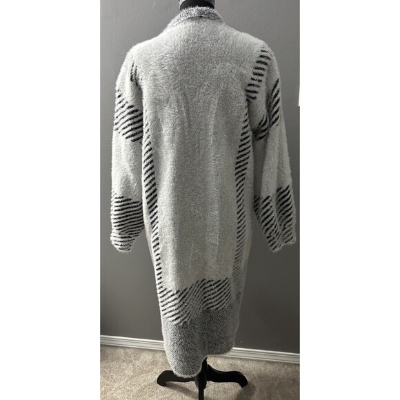 Grace + Karma Cardigan Women XS/S Long Sleeve White Black Fuzzy Midi Sweater EUC - Picture 3 of 6